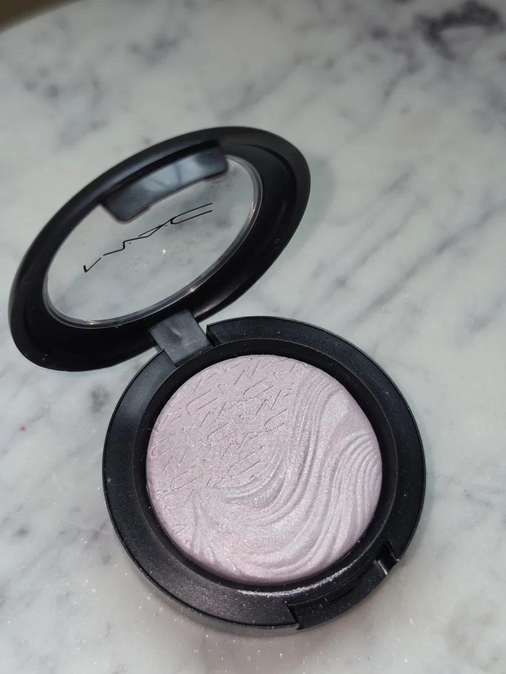 LIMITED EDITION MAC EXTRA DIMENSION EYESHADOW- 